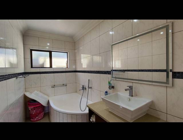5 BEDROOM HOUSE FOR SALE IN PARKHAVEN